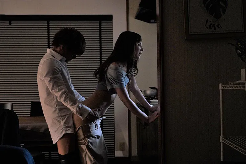 Sếp đi công chuyện, cậu nhân viên đến nhà phang bà xã ông ấy